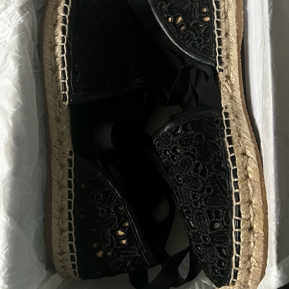 Dolphin flat - Picture 2 of 3